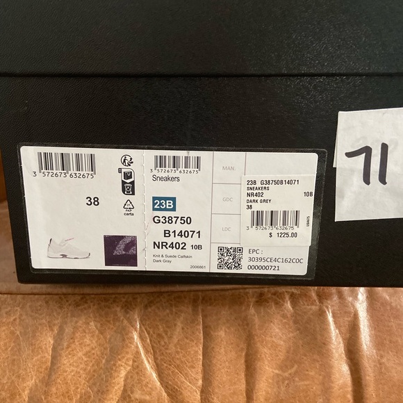 Purchased shoe they run narrow. Tried them on a few times never worn outside - Picture 4 of 5